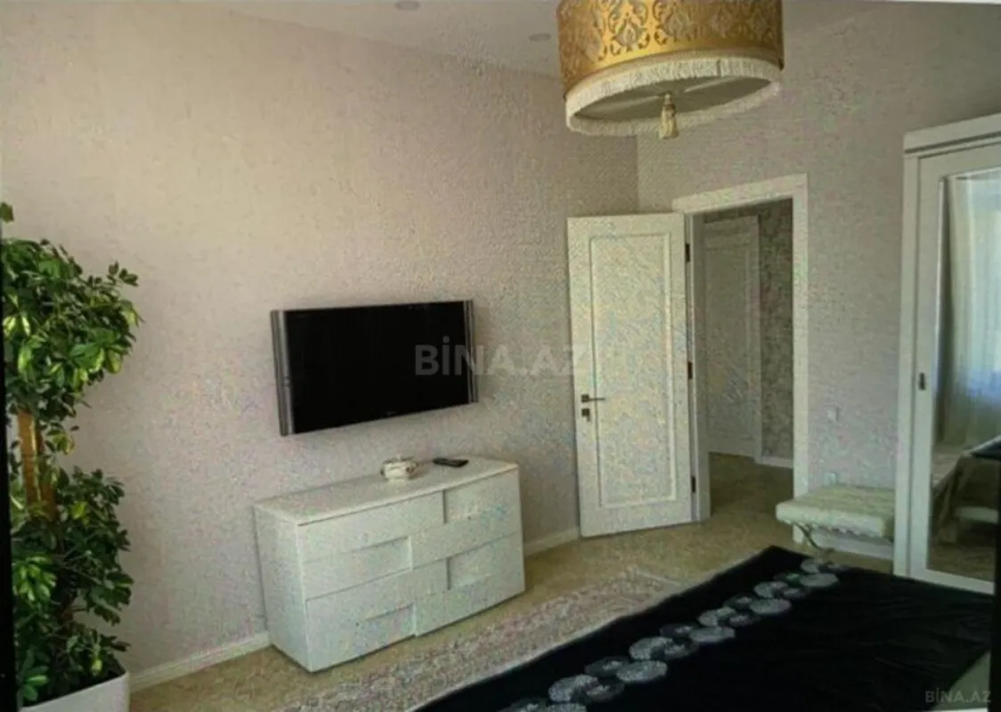 Satılır 6 otaqlı həyət evi 300 m²