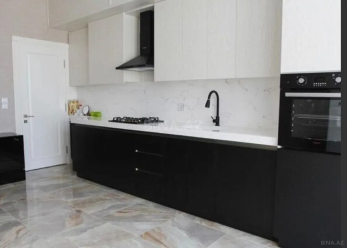 Satılır 6 otaqlı həyət evi 300 m²