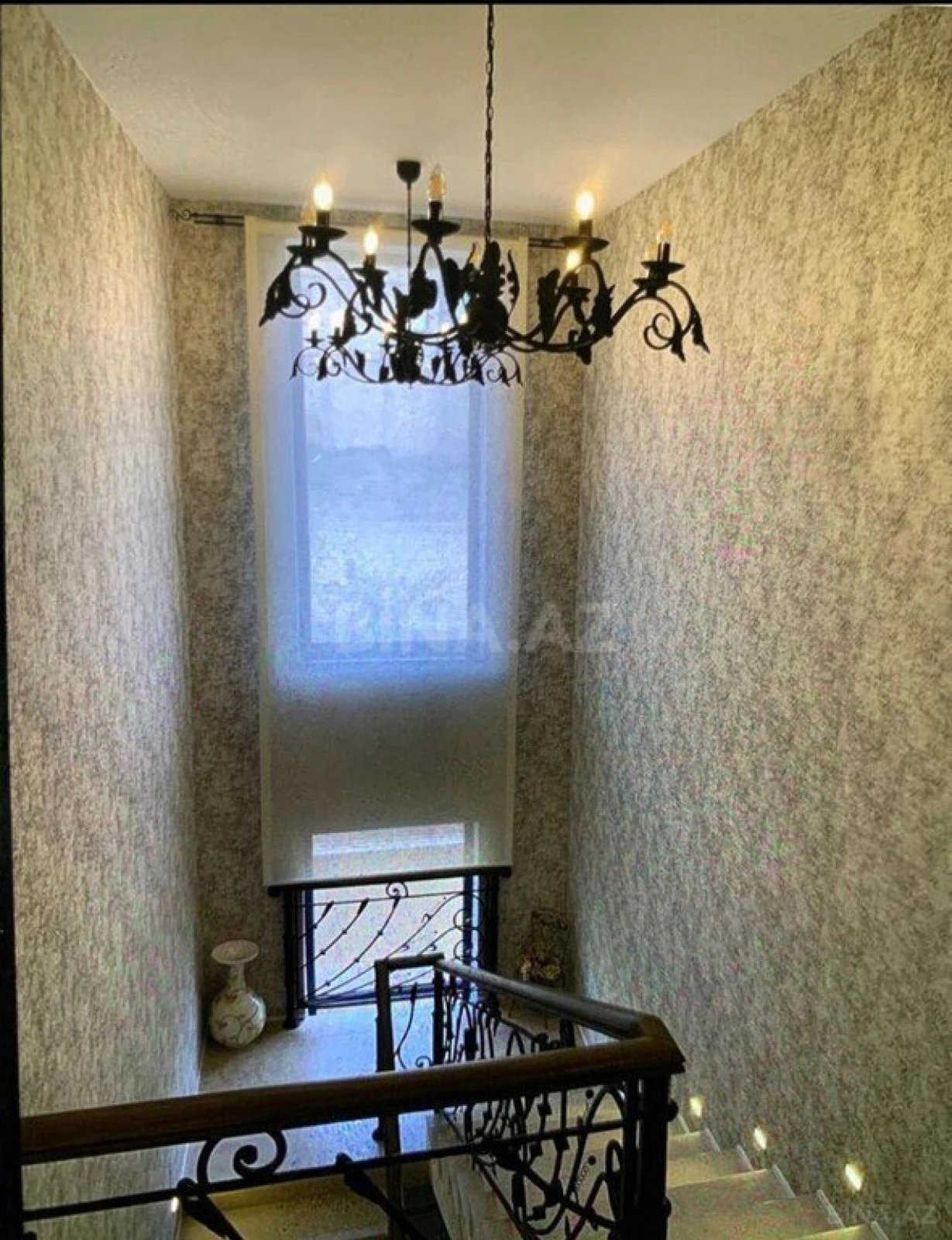 Satılır 6 otaqlı həyət evi 300 m²