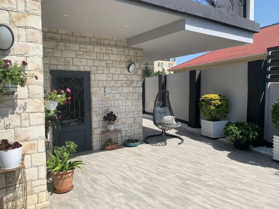 Satılır 6 otaqlı həyət evi 300 m²