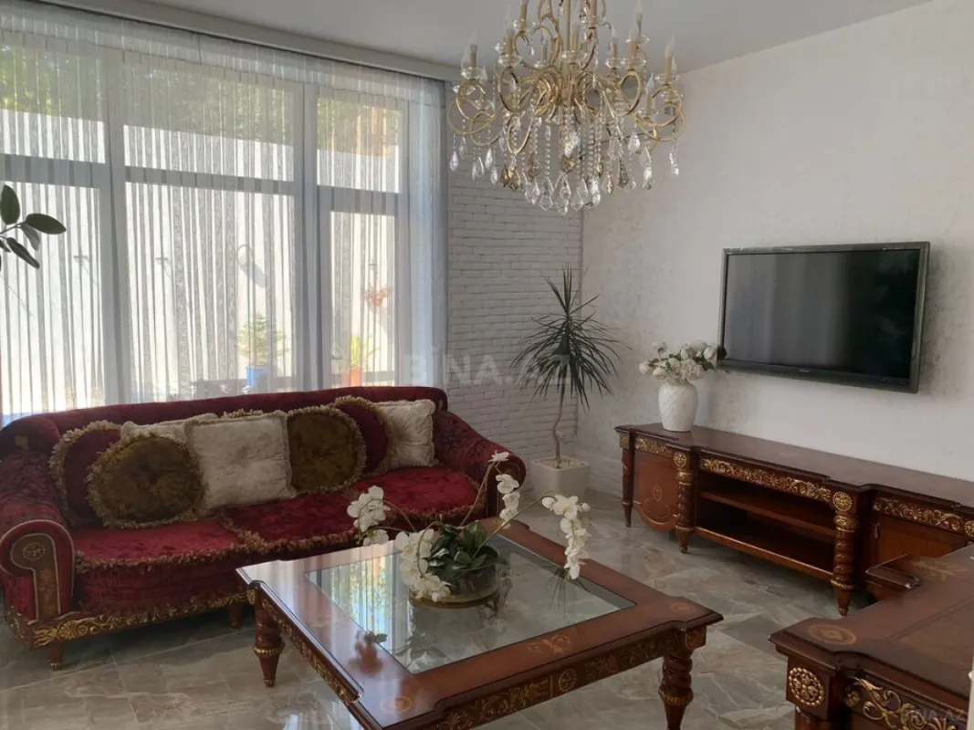 Satılır 6 otaqlı həyət evi 300 m²