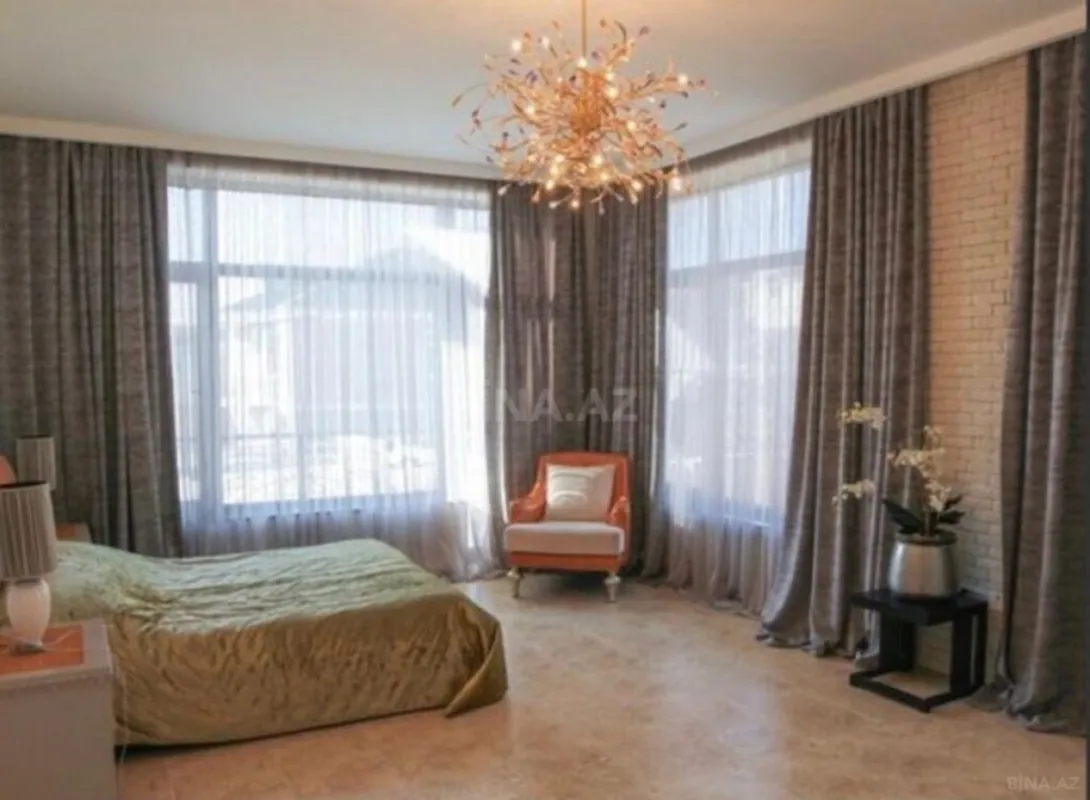 Satılır 6 otaqlı həyət evi 300 m²