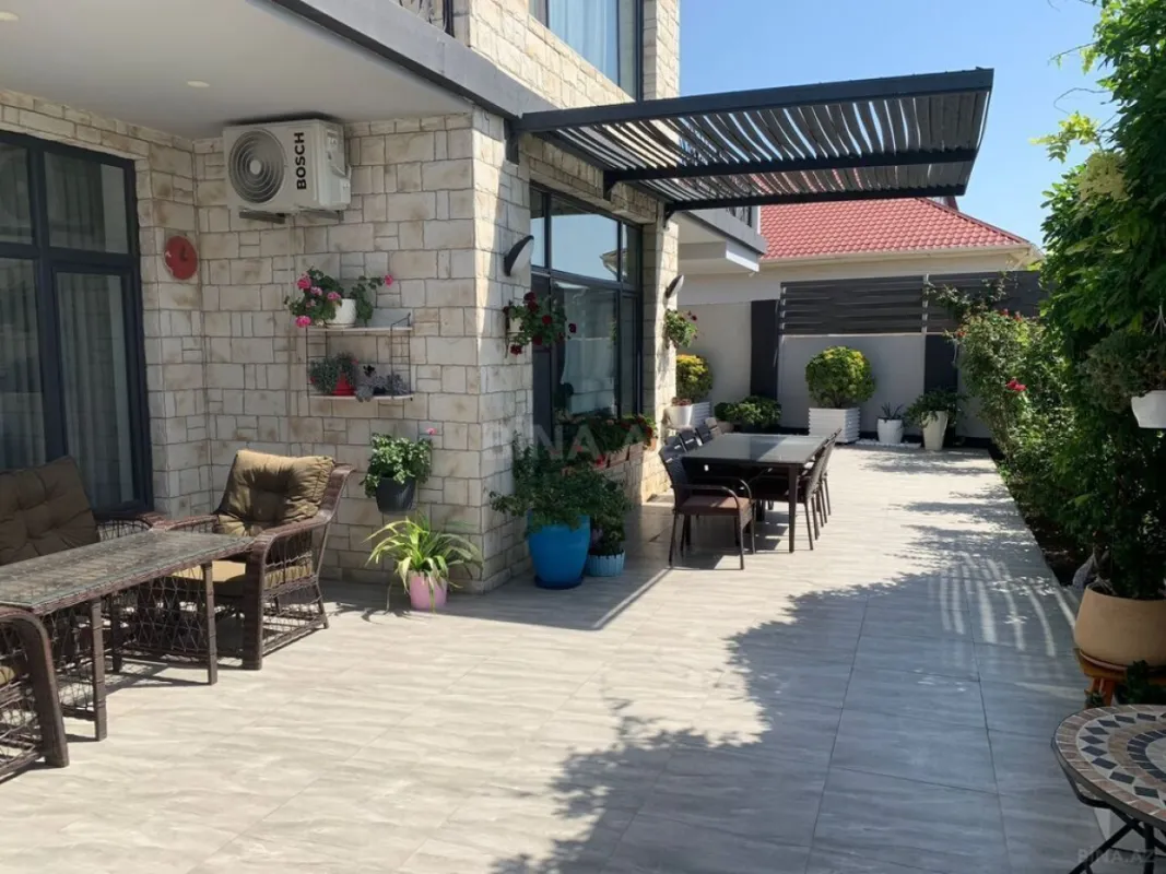 Satılır 6 otaqlı həyət evi 300 m²