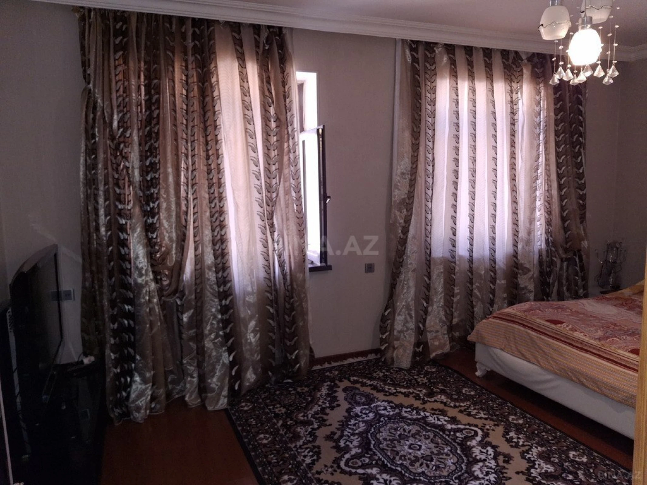 Satılır 9 otaqlı həyət evi 620 m²