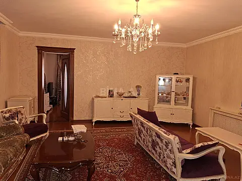 Satılır 9 otaqlı həyət evi 620 m²