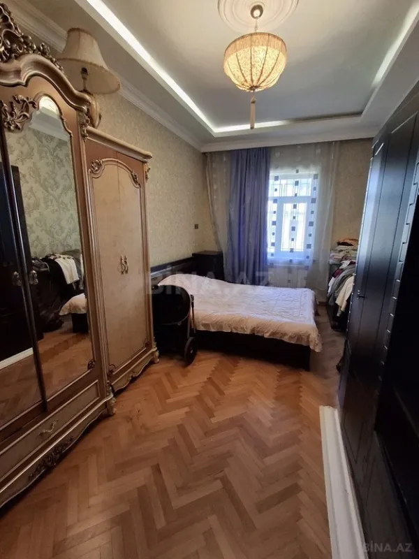 Satılır 9 otaqlı həyət evi 620 m²