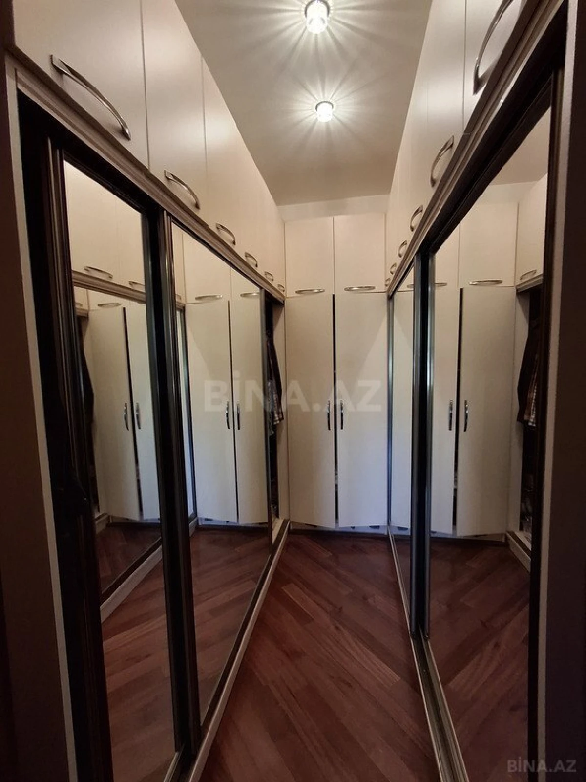 Satılır 9 otaqlı həyət evi 620 m²