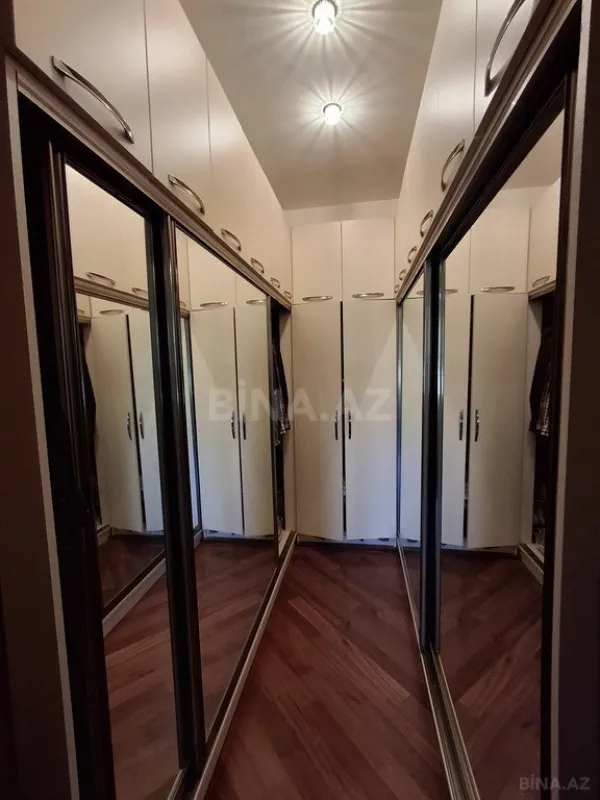 Satılır 9 otaqlı həyət evi 620 m²