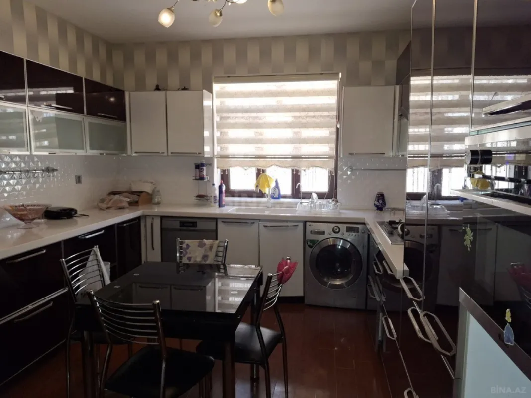Satılır 9 otaqlı həyət evi 620 m²