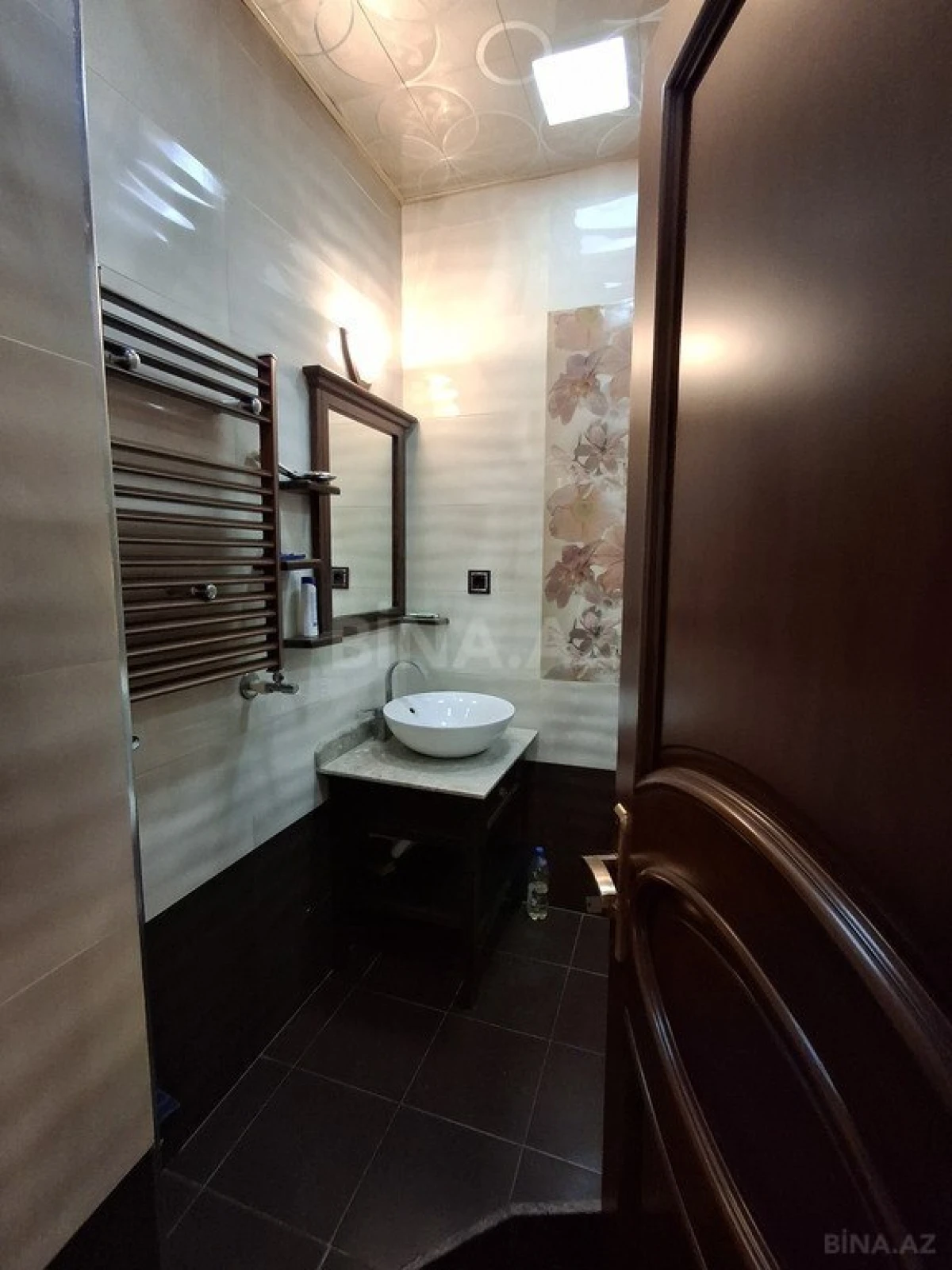 Satılır 9 otaqlı həyət evi 620 m²