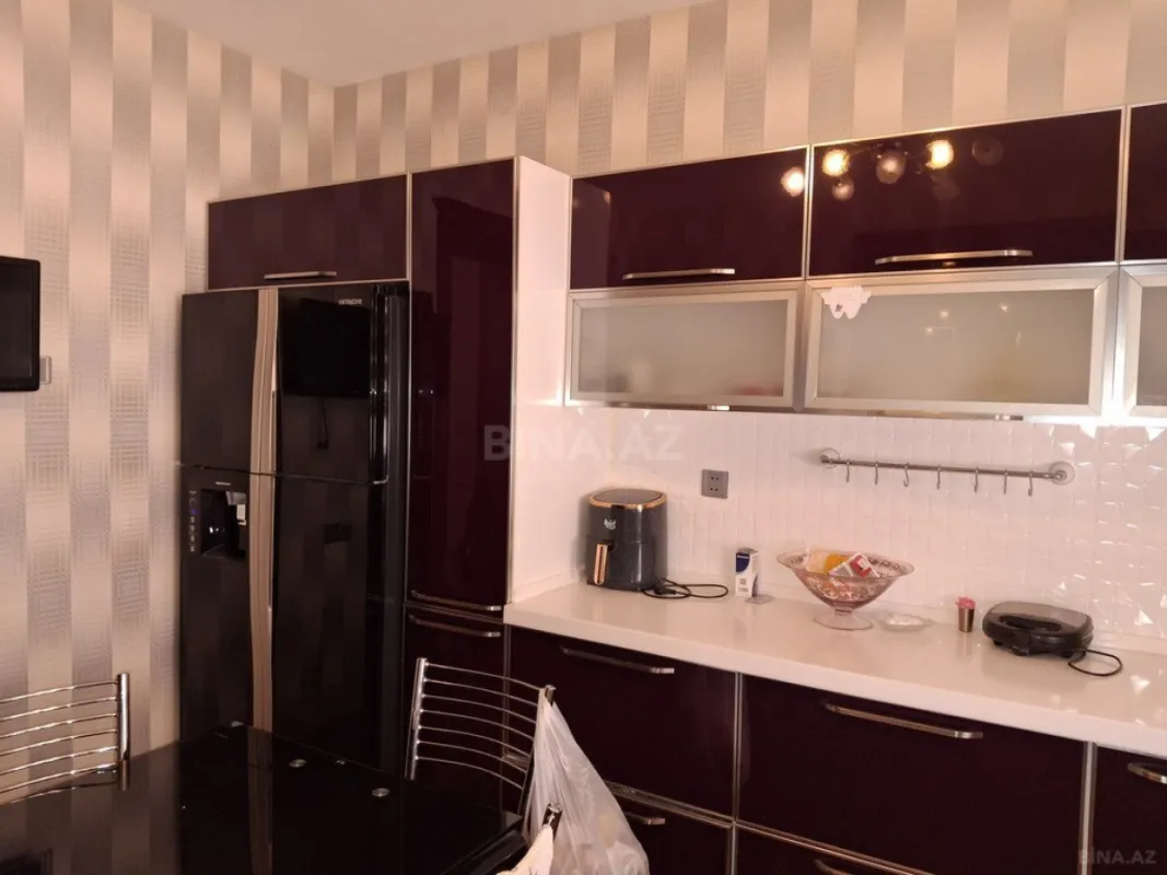 Satılır 9 otaqlı həyət evi 620 m²