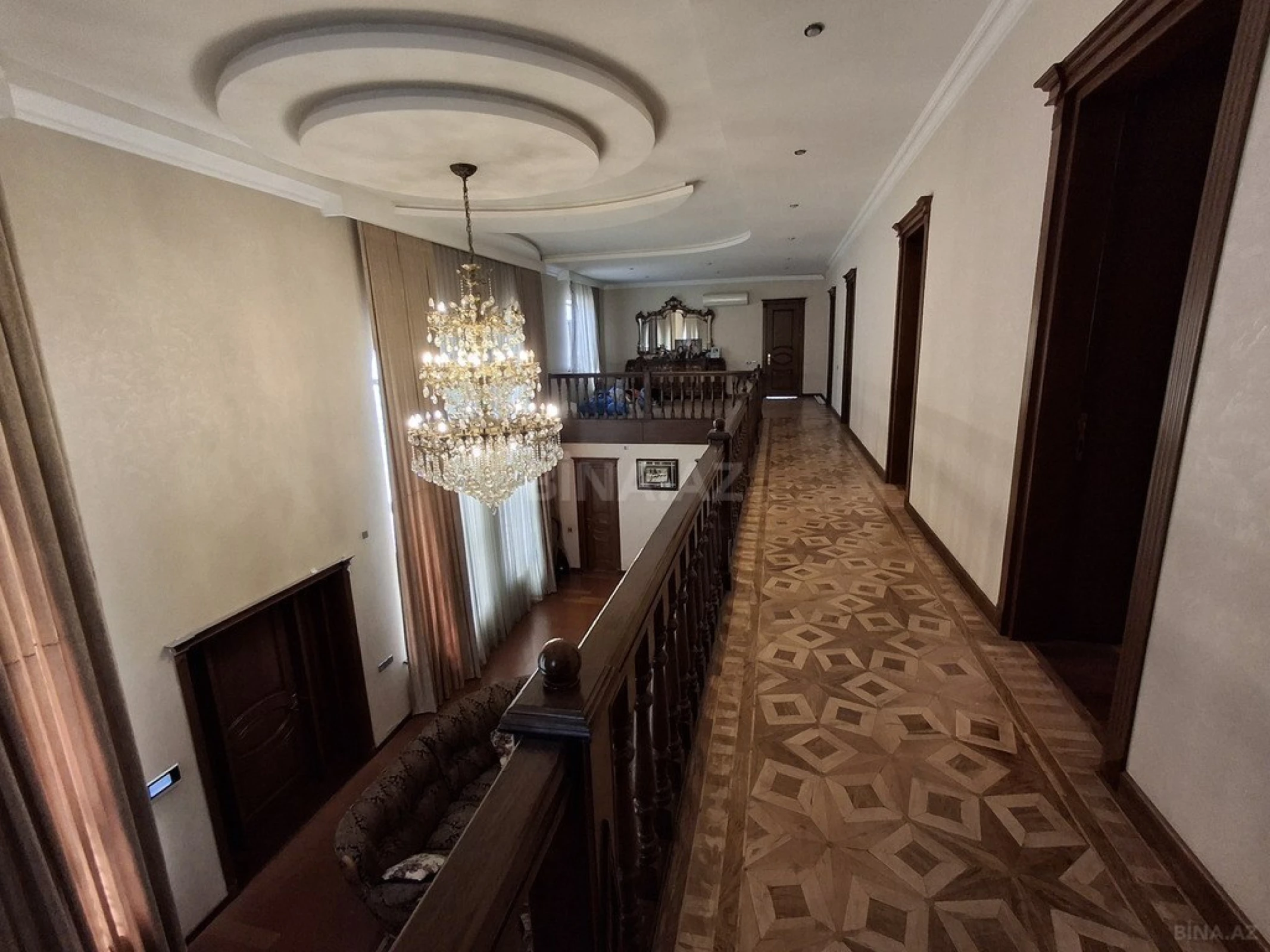 Satılır 9 otaqlı həyət evi 620 m²