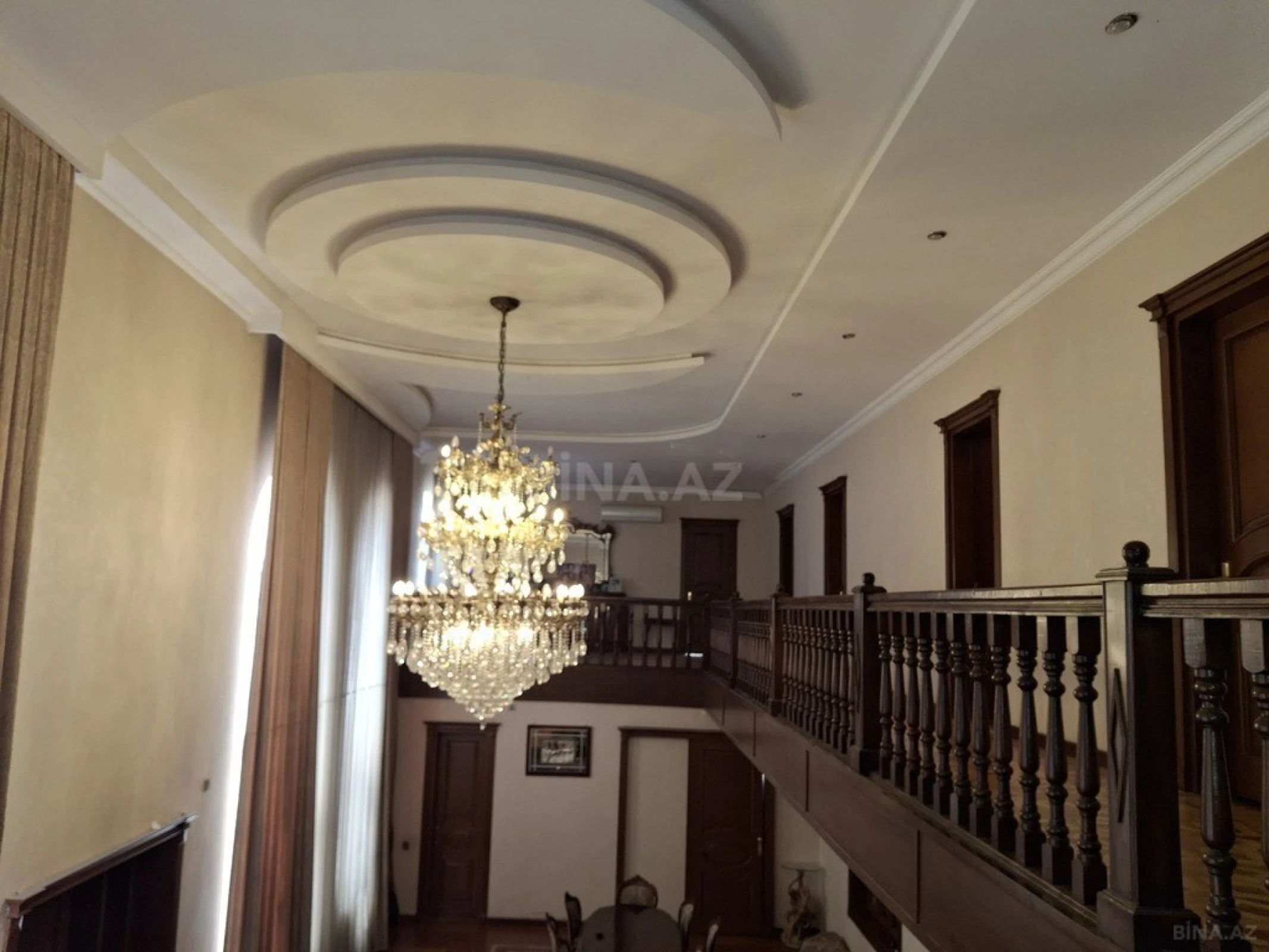 Satılır 9 otaqlı həyət evi 620 m²