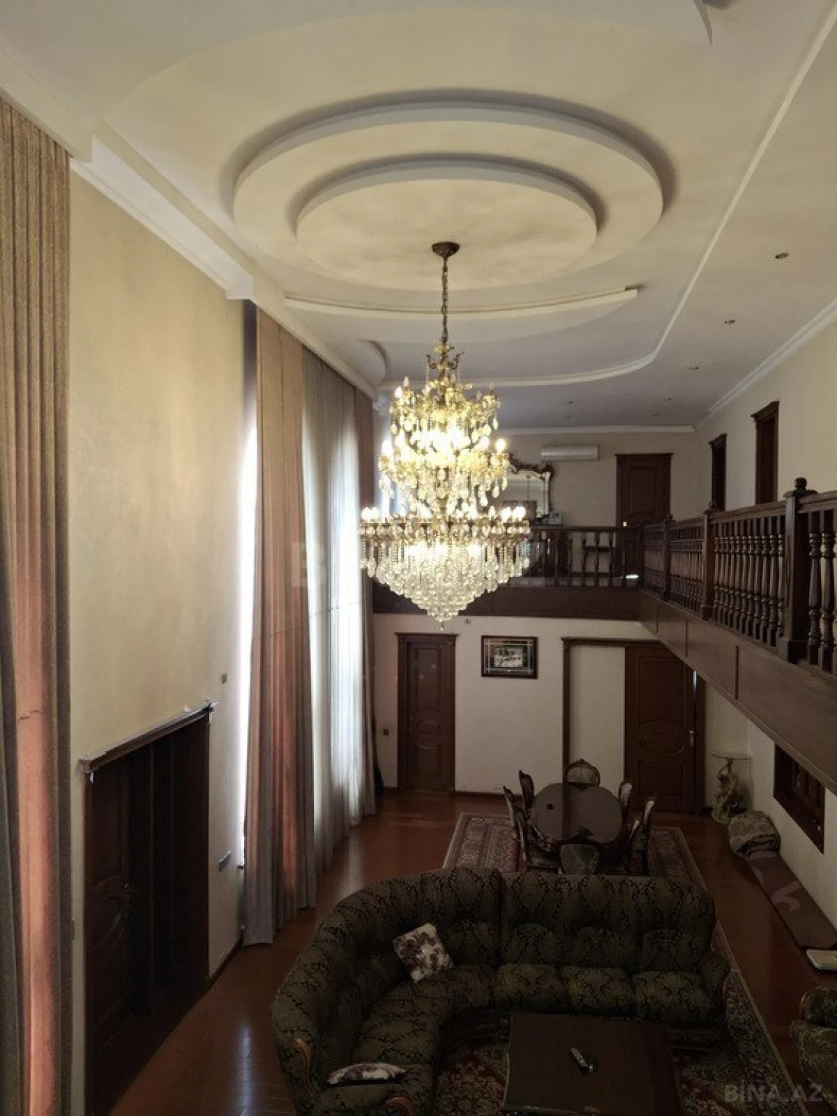 Satılır 9 otaqlı həyət evi 620 m²