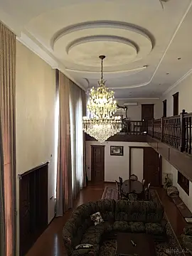 Satılır 9 otaqlı həyət evi 620 m²