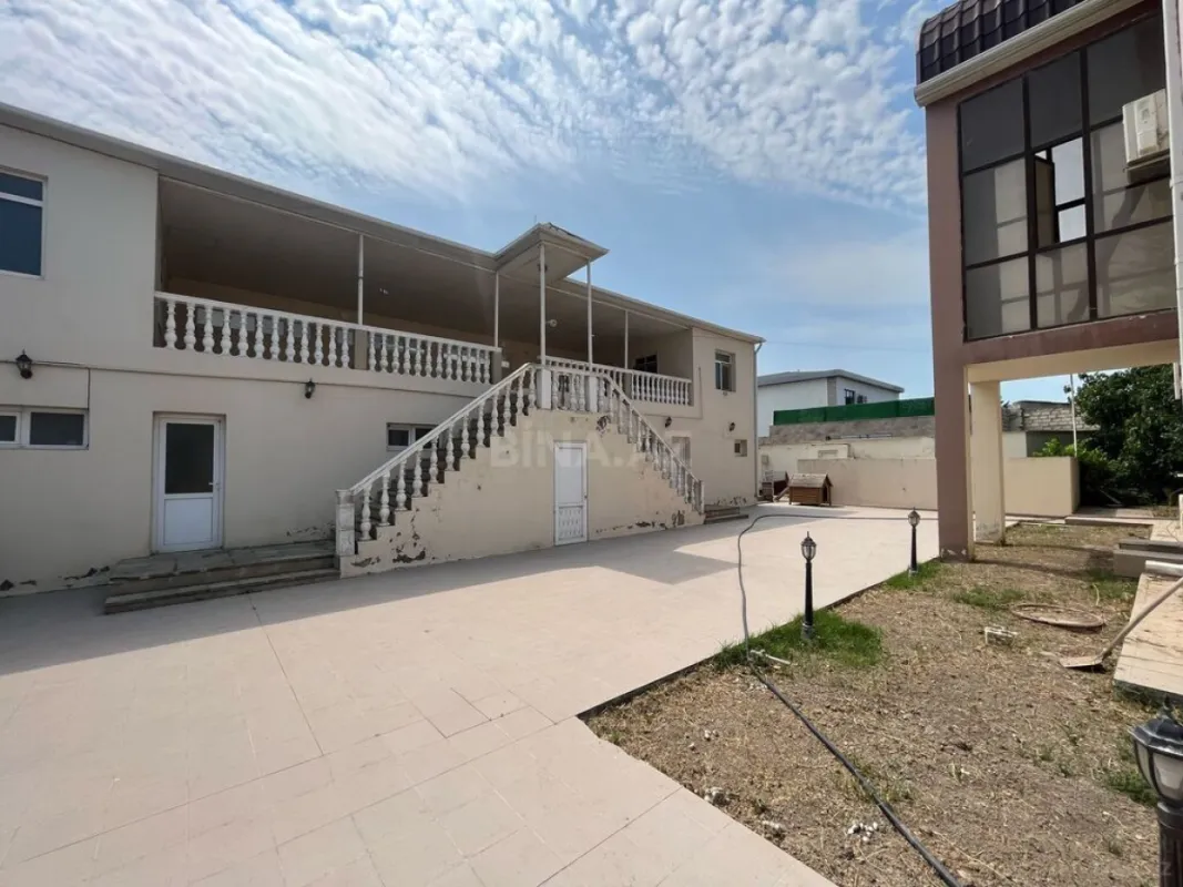 Satılır 9 otaqlı həyət evi 620 m²