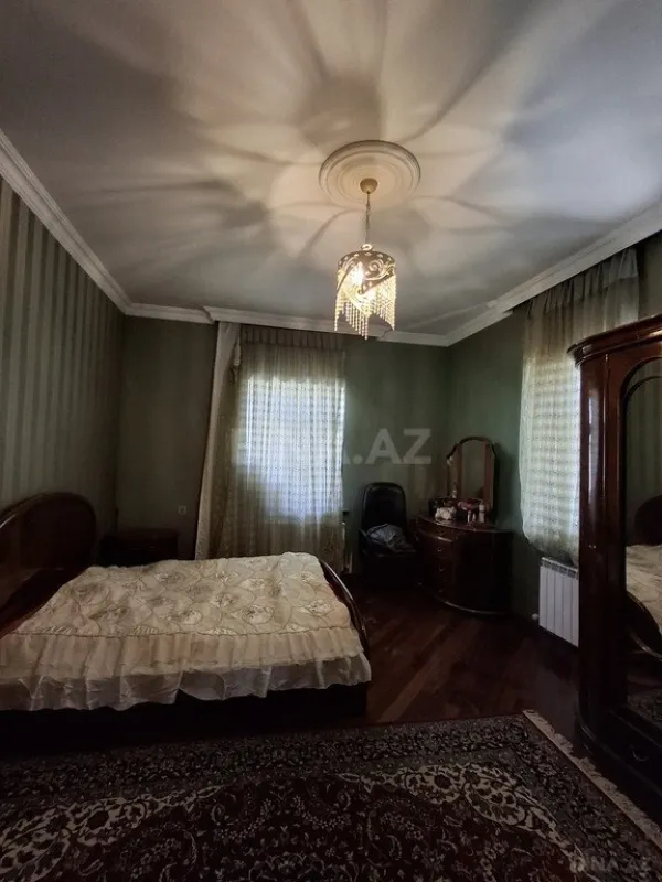 Satılır 9 otaqlı həyət evi 620 m²