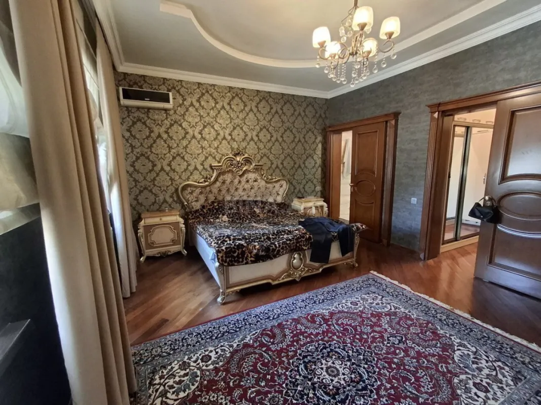 Satılır 9 otaqlı həyət evi 620 m²