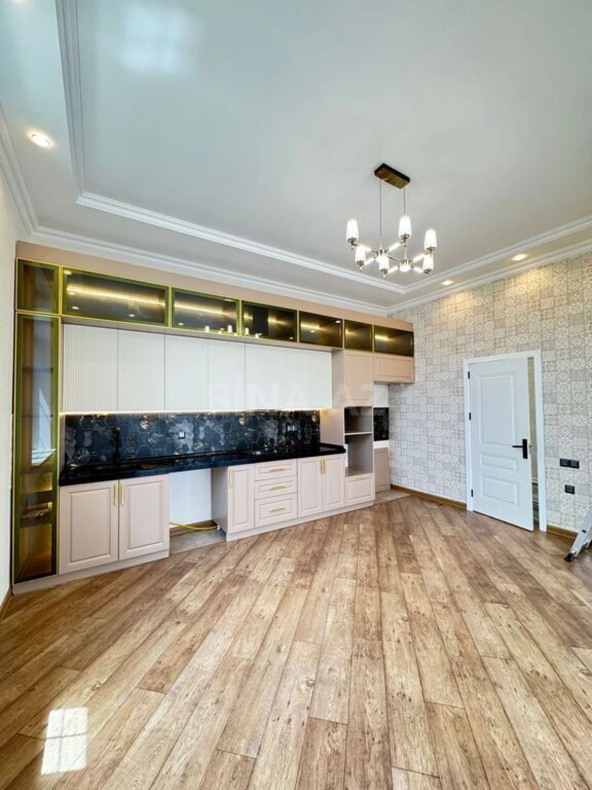 Satılır 4 otaqlı həyət evi 280 m²