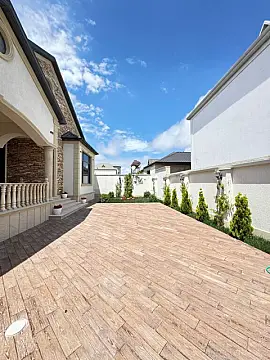 Satılır 4 otaqlı həyət evi 280 m²