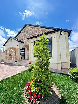 Satılır 4 otaqlı həyət evi 280 m²