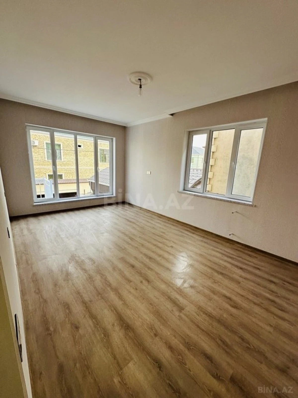 Satılır 5 otaqlı həyət evi 157 m²