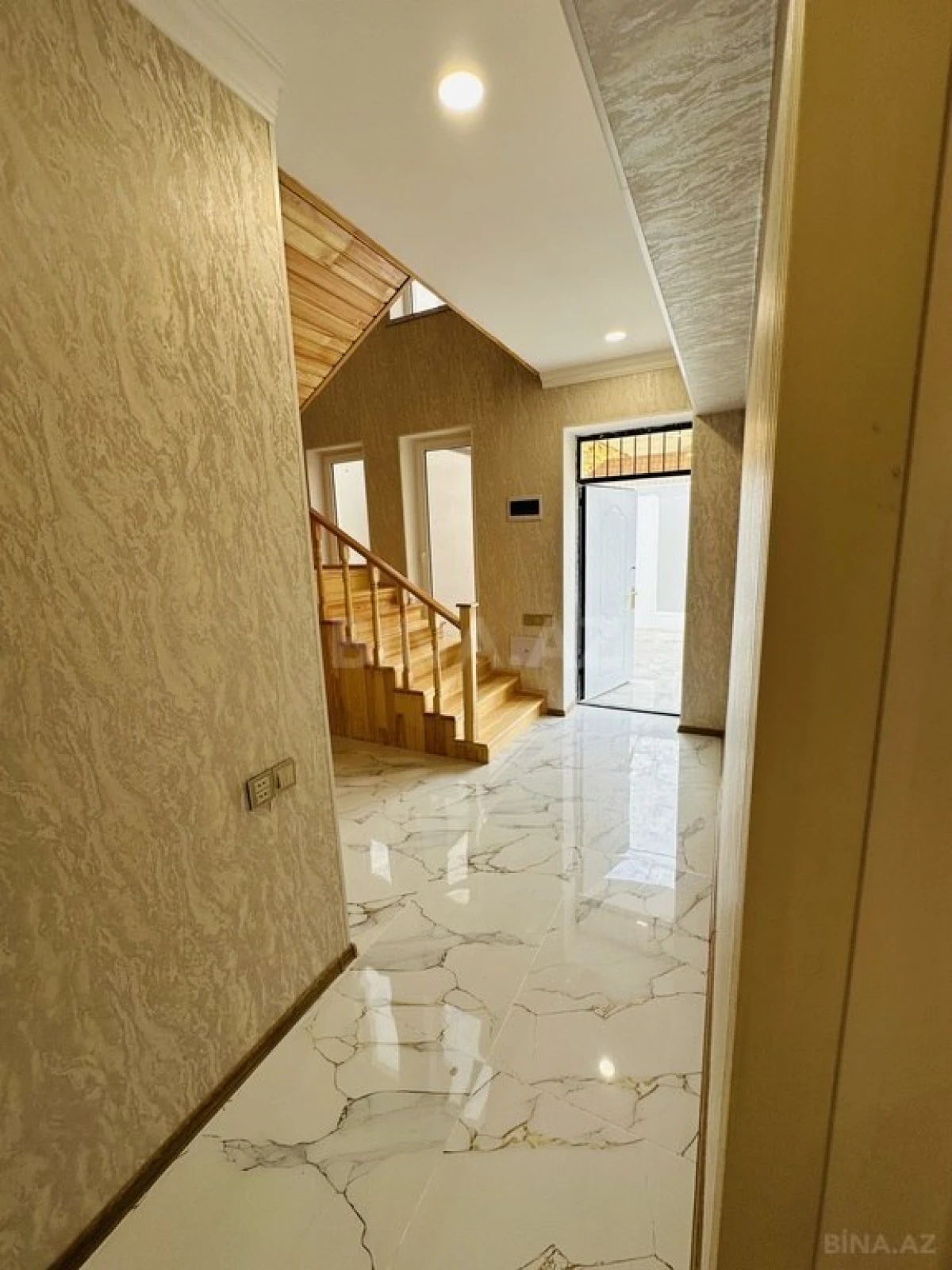 Satılır 5 otaqlı həyət evi 157 m²