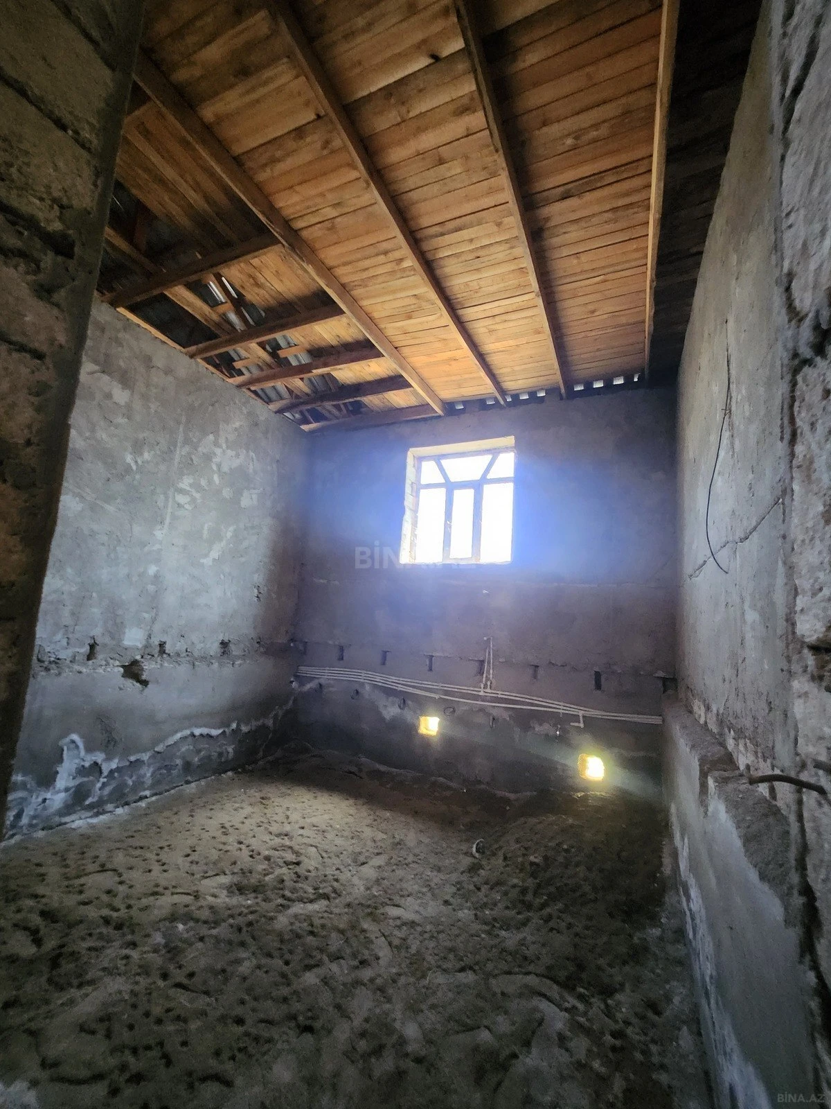 Satılır 6 otaqlı həyət evi 180 m²