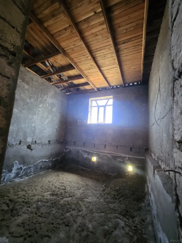 Satılır 6 otaqlı həyət evi 180 m²