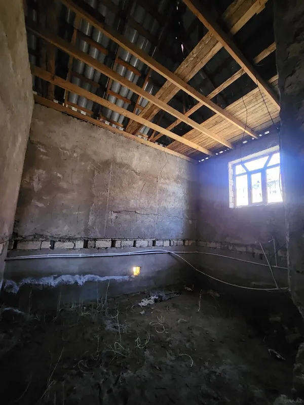 Satılır 6 otaqlı həyət evi 180 m²