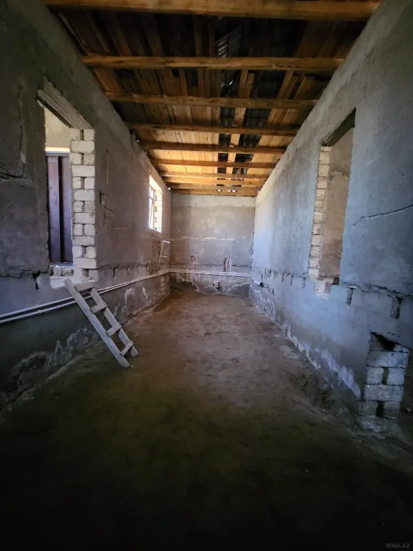 Satılır 6 otaqlı həyət evi 180 m²