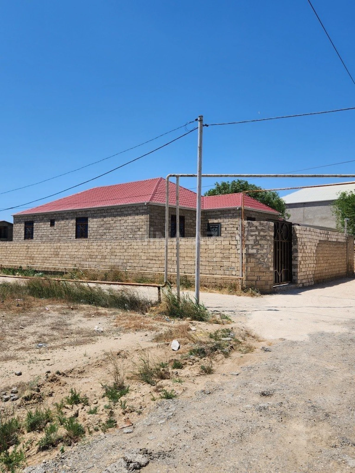 Satılır 6 otaqlı həyət evi 180 m²