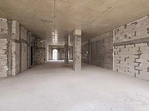 Satılır 4 otaqlı mənzil 149 m²