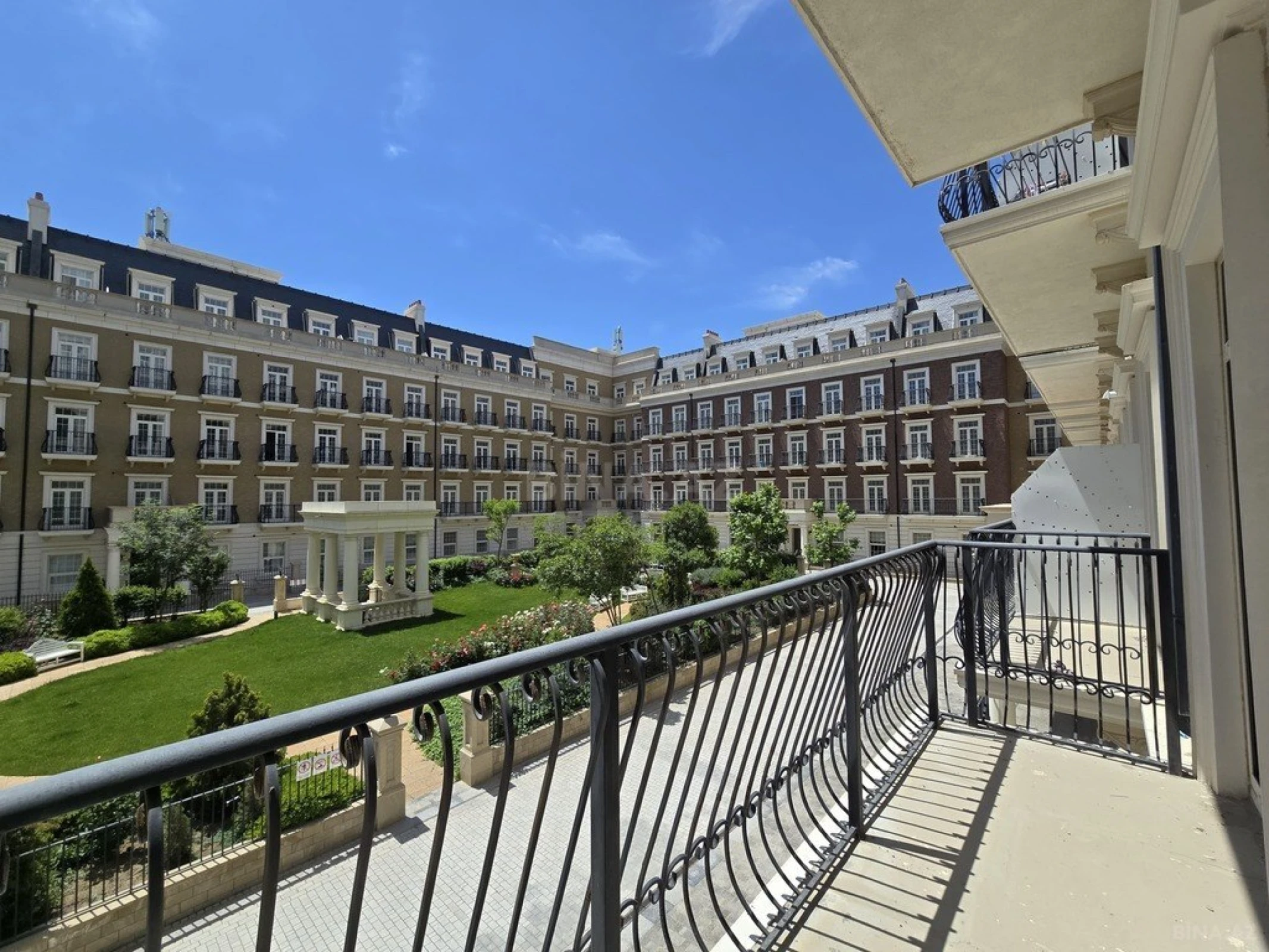 Satılır 4 otaqlı mənzil 149 m²