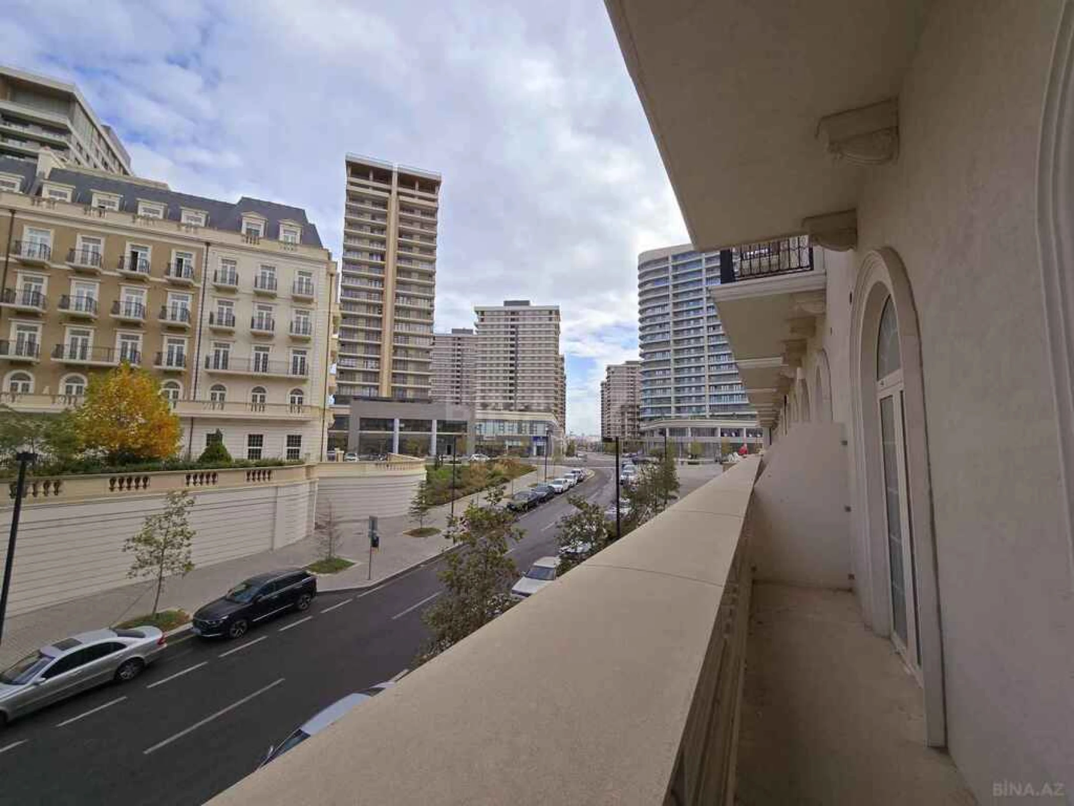 Satılır 4 otaqlı mənzil 149 m²