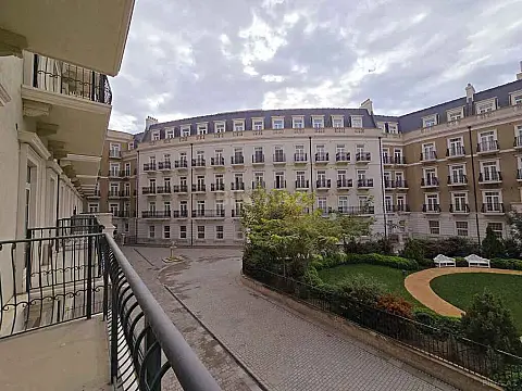 Satılır 4 otaqlı mənzil 149 m²