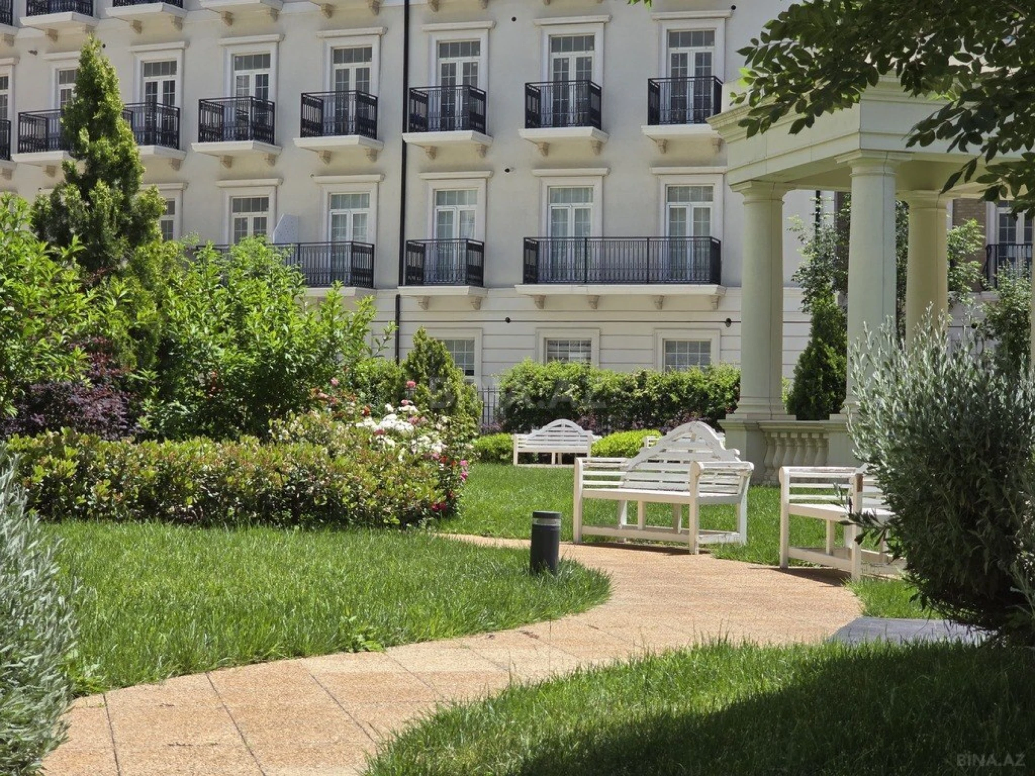 Satılır 4 otaqlı mənzil 149 m²