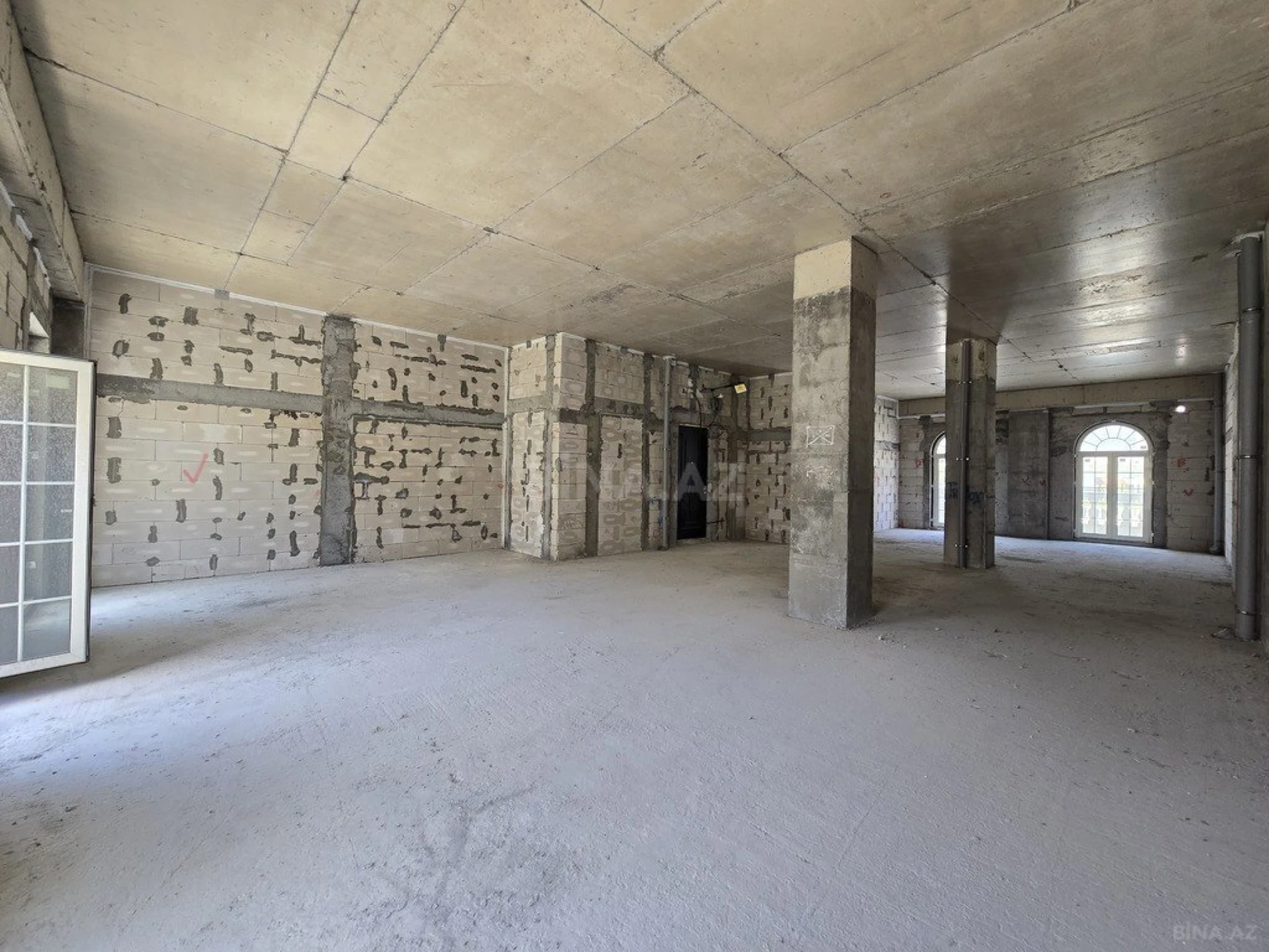 Satılır 4 otaqlı mənzil 149 m²