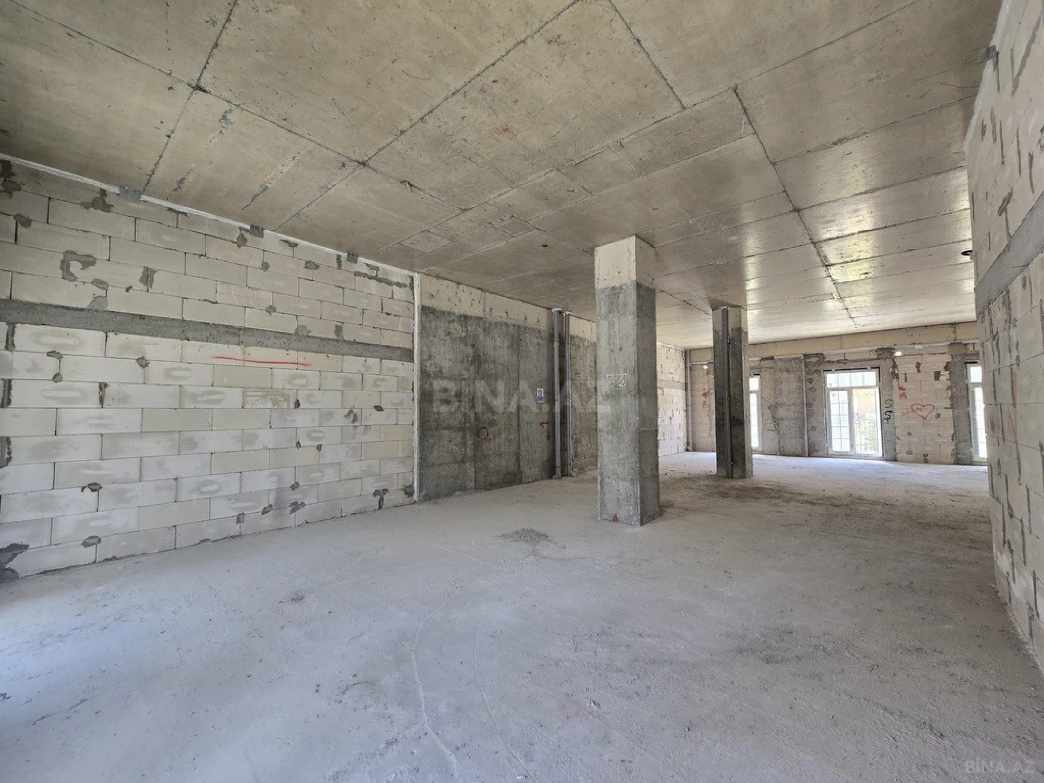 Satılır 4 otaqlı mənzil 149 m²