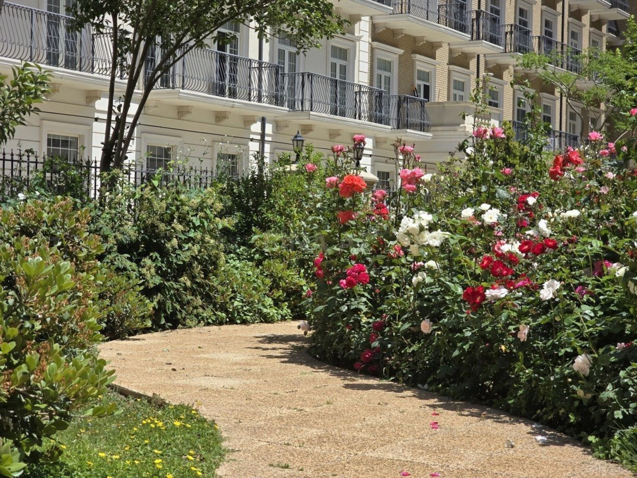 Satılır 4 otaqlı mənzil 149 m²