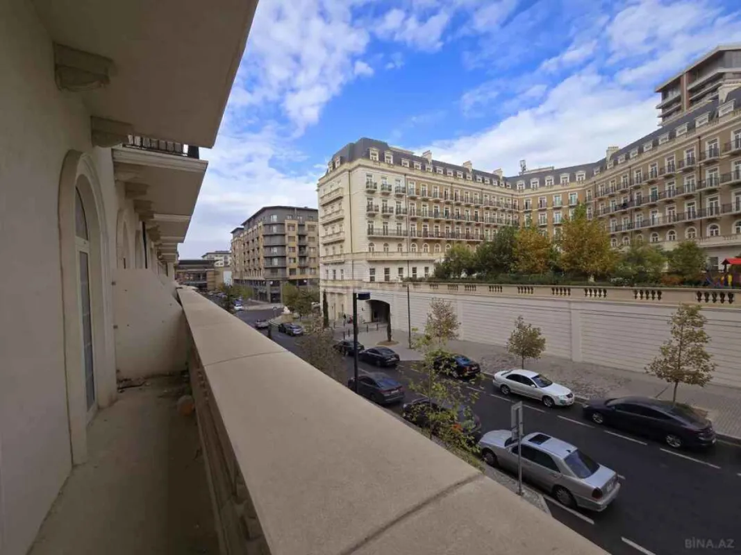 Satılır 4 otaqlı mənzil 149 m²