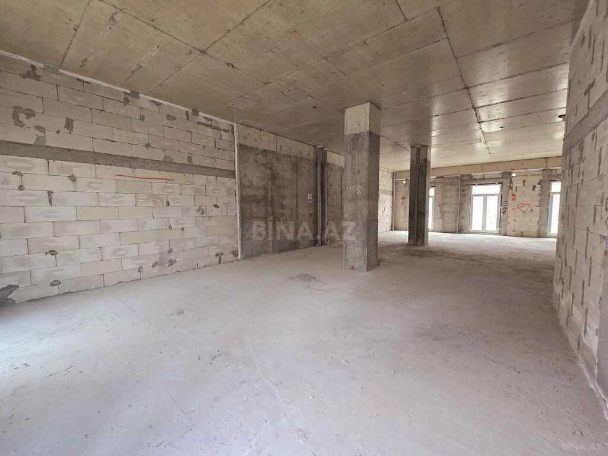 Satılır 4 otaqlı mənzil 149 m²