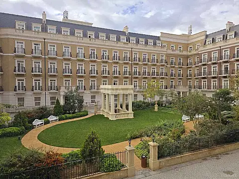 Satılır 4 otaqlı mənzil 149 m²