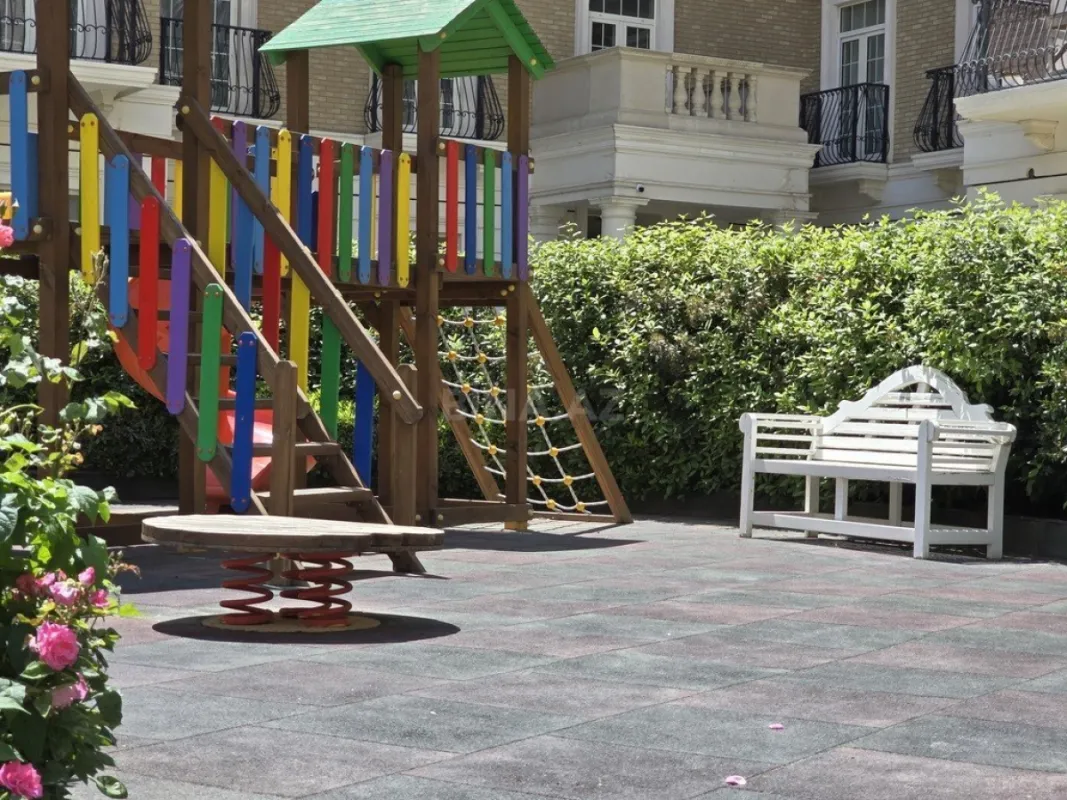 Satılır 4 otaqlı mənzil 149 m²