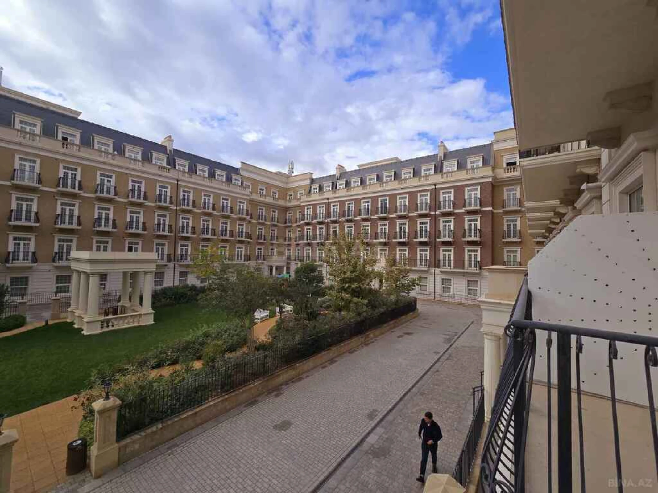 Satılır 4 otaqlı mənzil 149 m²