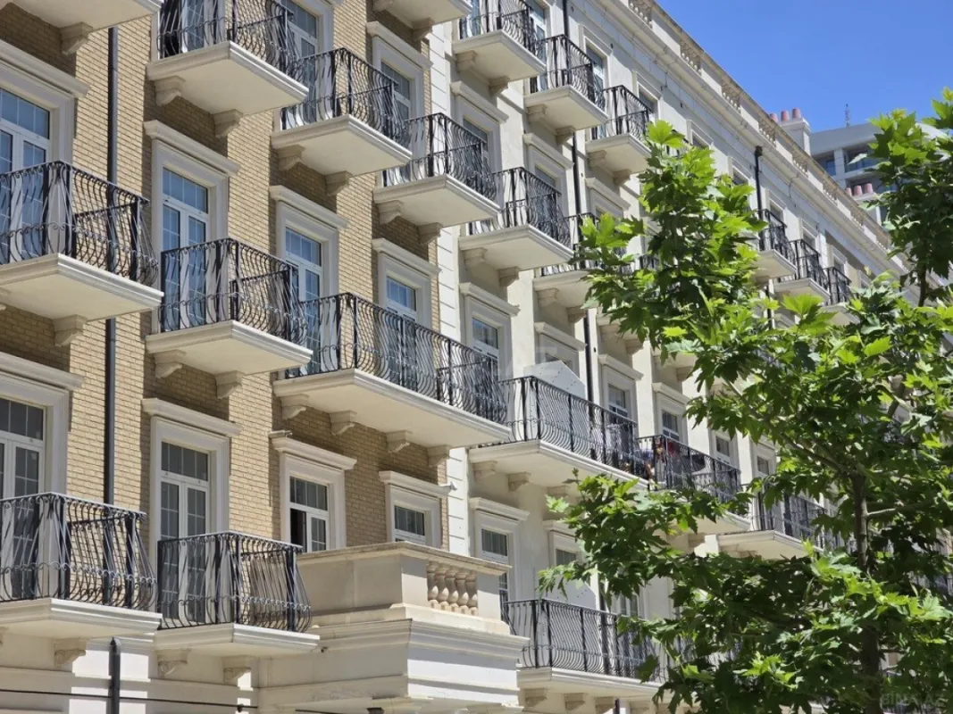 Satılır 4 otaqlı mənzil 149 m²