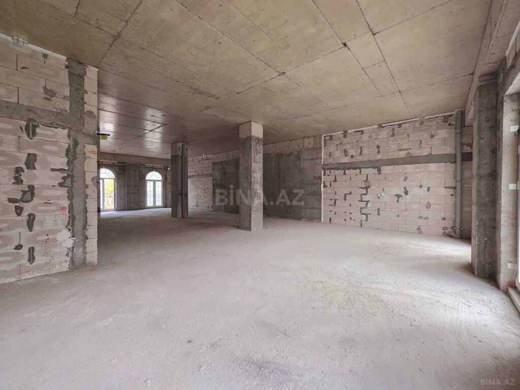 Satılır 4 otaqlı mənzil 149 m²