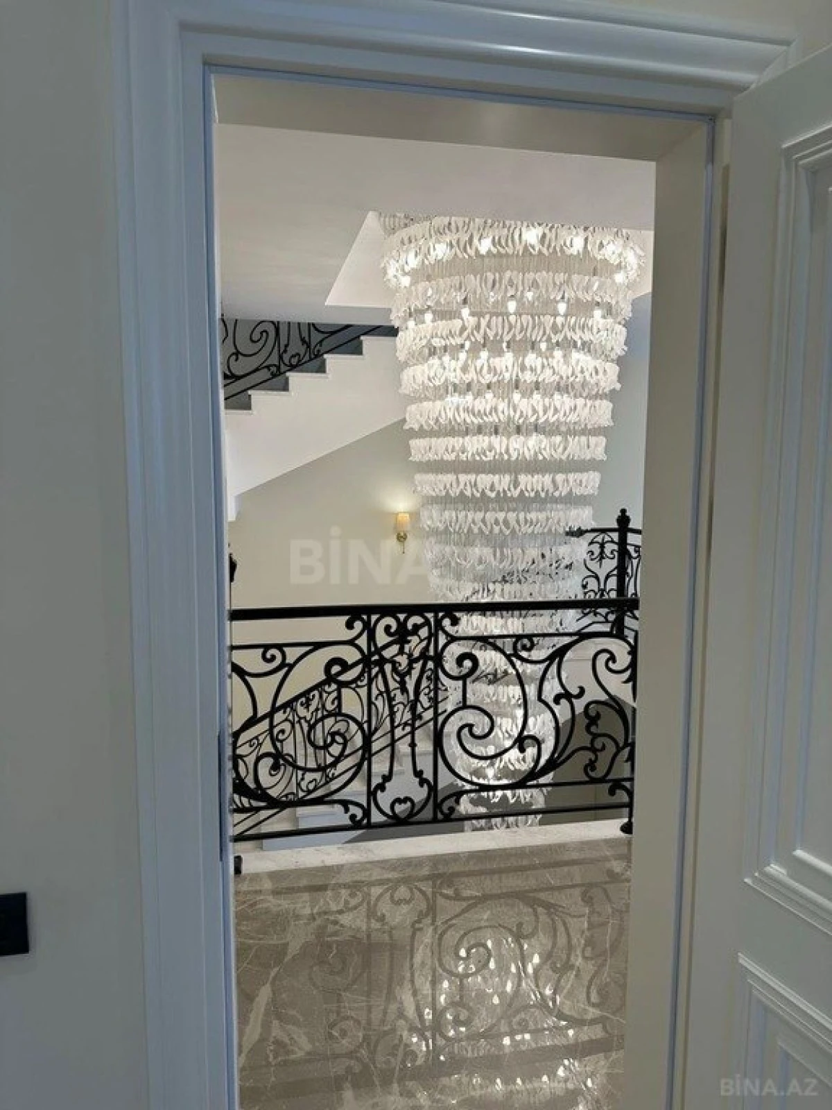 Kirayə verilir 8 otaqlı həyət evi 600 m²