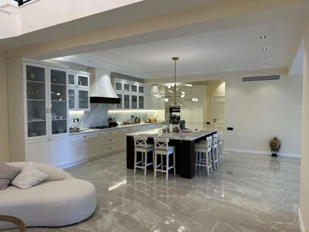 Kirayə verilir 8 otaqlı həyət evi 600 m²