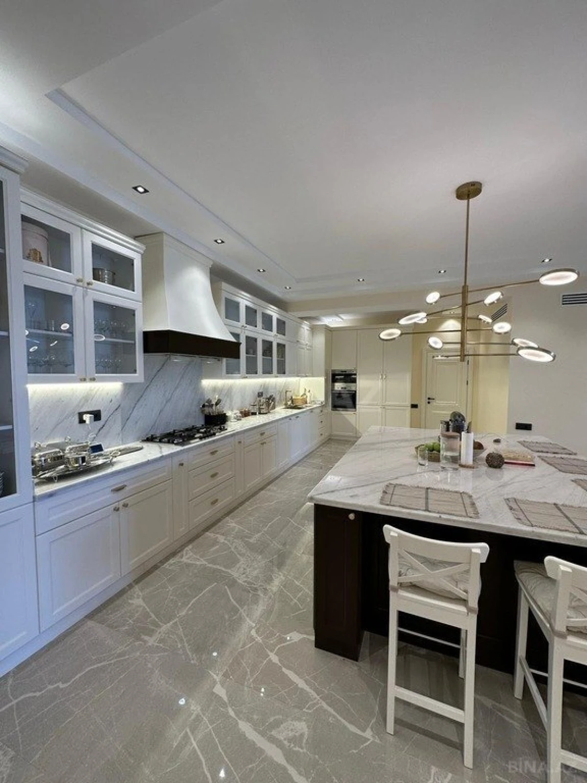 Kirayə verilir 8 otaqlı həyət evi 600 m²